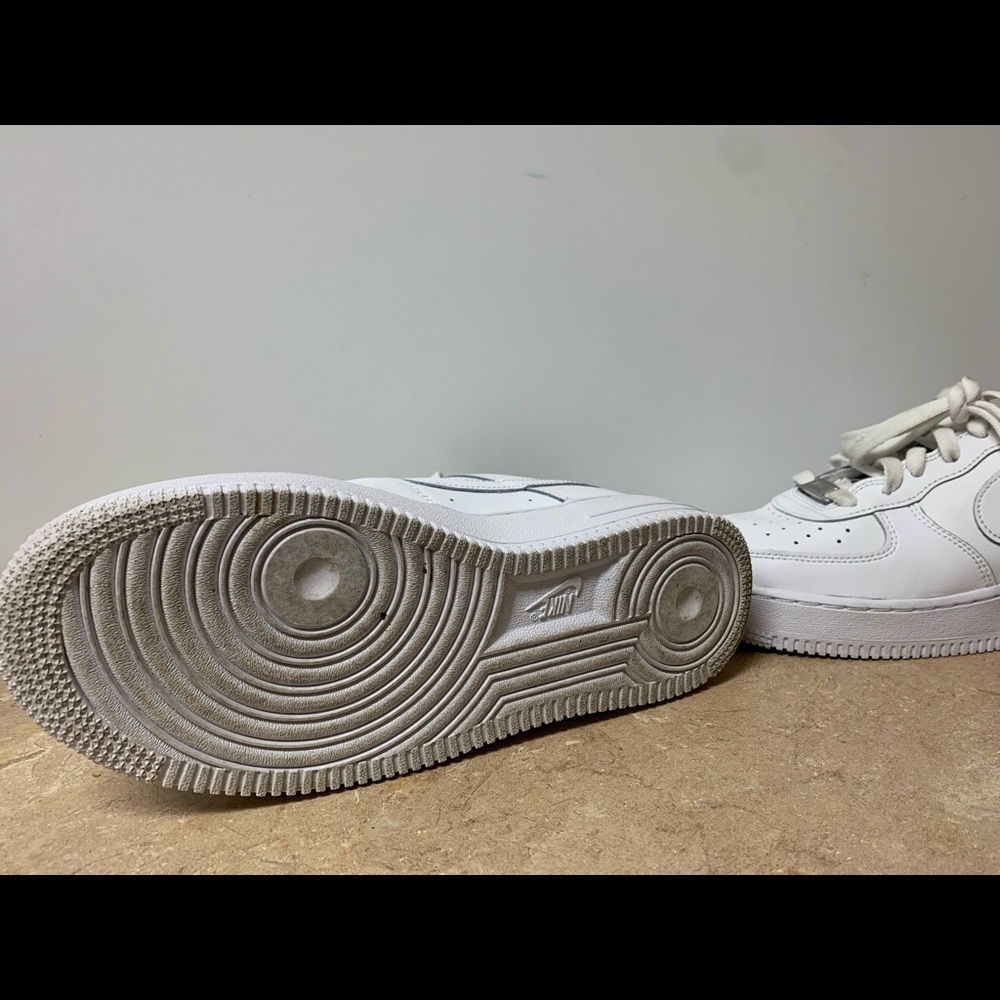 Nike Air Force 1’s Boys Size 6.5 - Picture 7 of 7